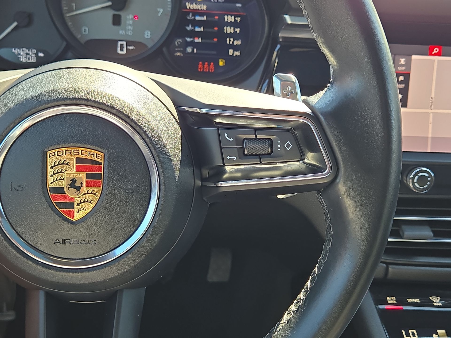 2023 Porsche Macan S - Photo 21
