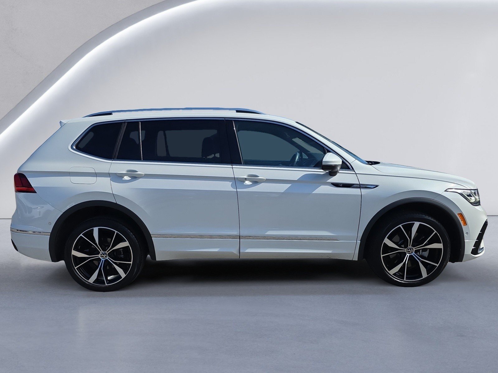 Used 2024 Volkswagen Tiguan 2.0T SEL R-Line SUV