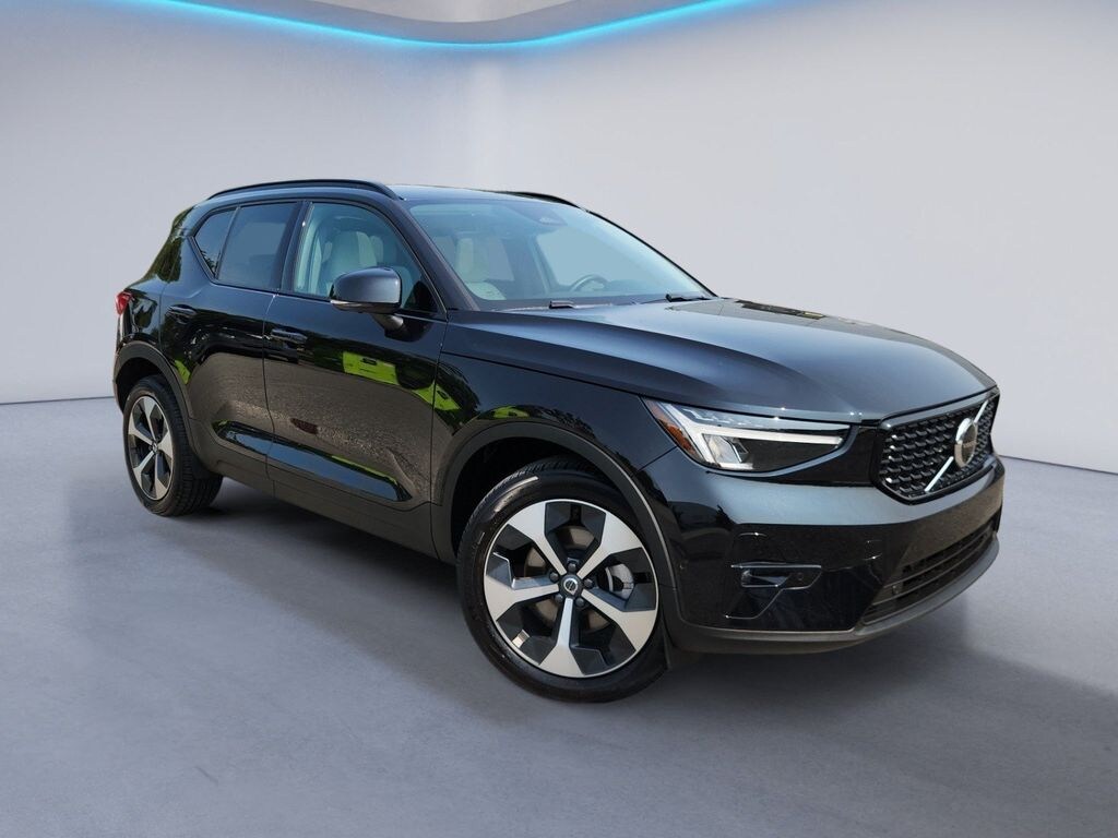 Used 2025 Volvo XC40 B5 Plus Dark Theme SUV