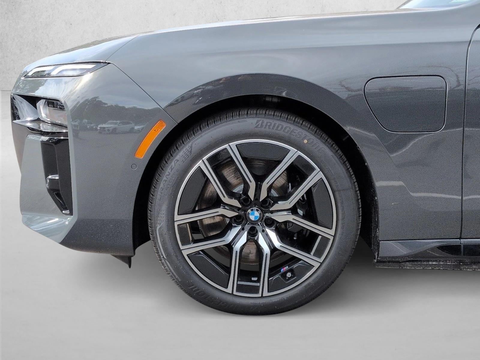 2026 BMW 7 Series 750e - Photo 10