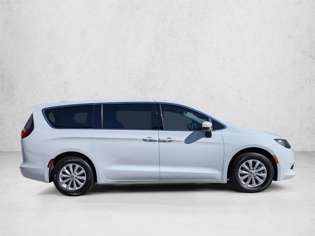 Used 2018 Chrysler Pacifica LX Van