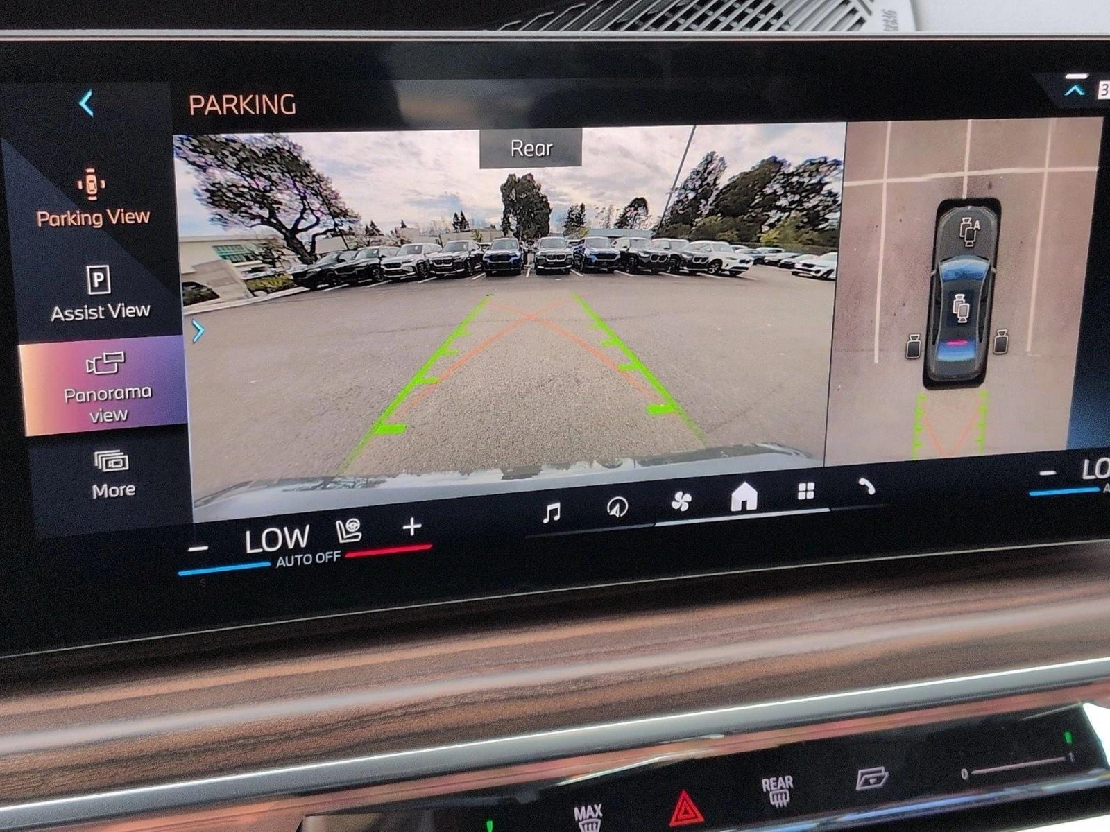 2026 BMW 7 Series 750e - Photo 13