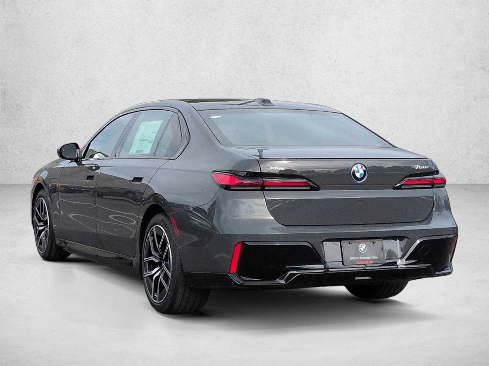 2026 BMW 7 Series 750e - Photo 9