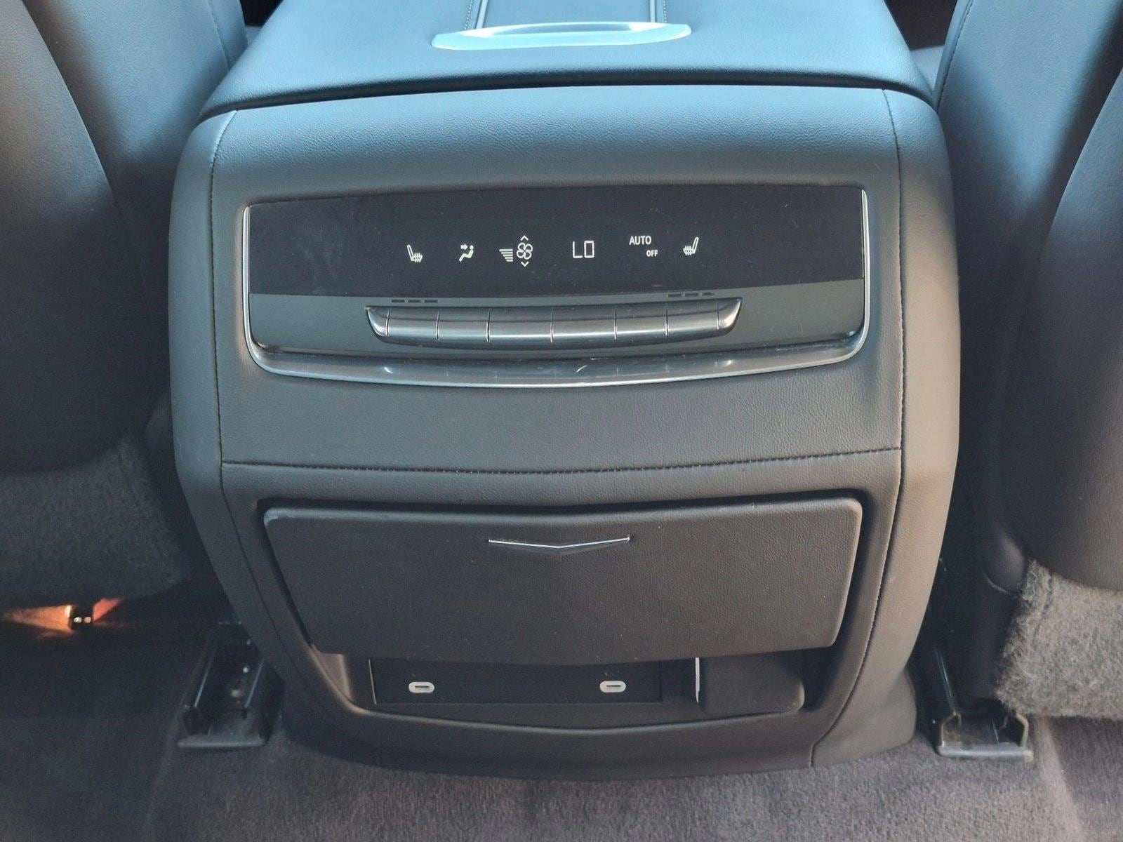 2023 Cadillac Escalade Sport - Photo 18