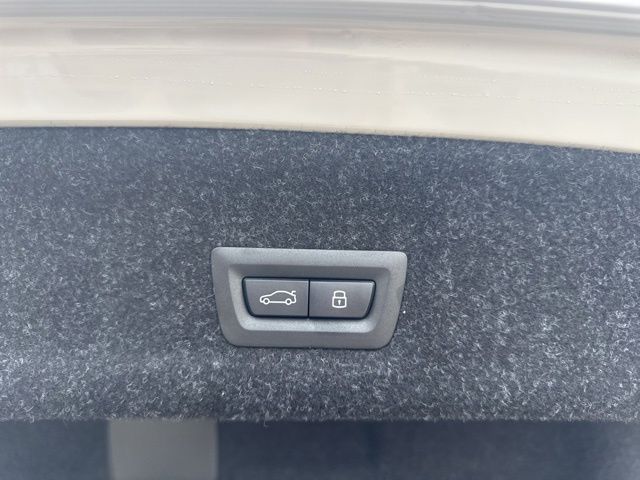 2026 BMW 3 Series 330i - Photo 17