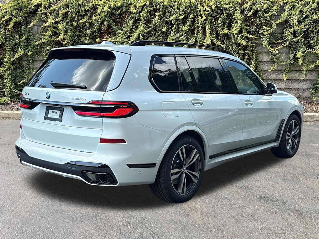 New 2027 BMW X7 xDrive40i Sports Activity Vehicle