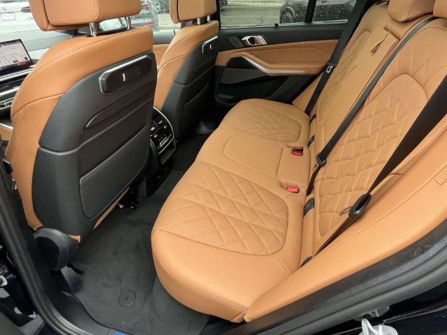2026 BMW X5 M60i - Photo 8
