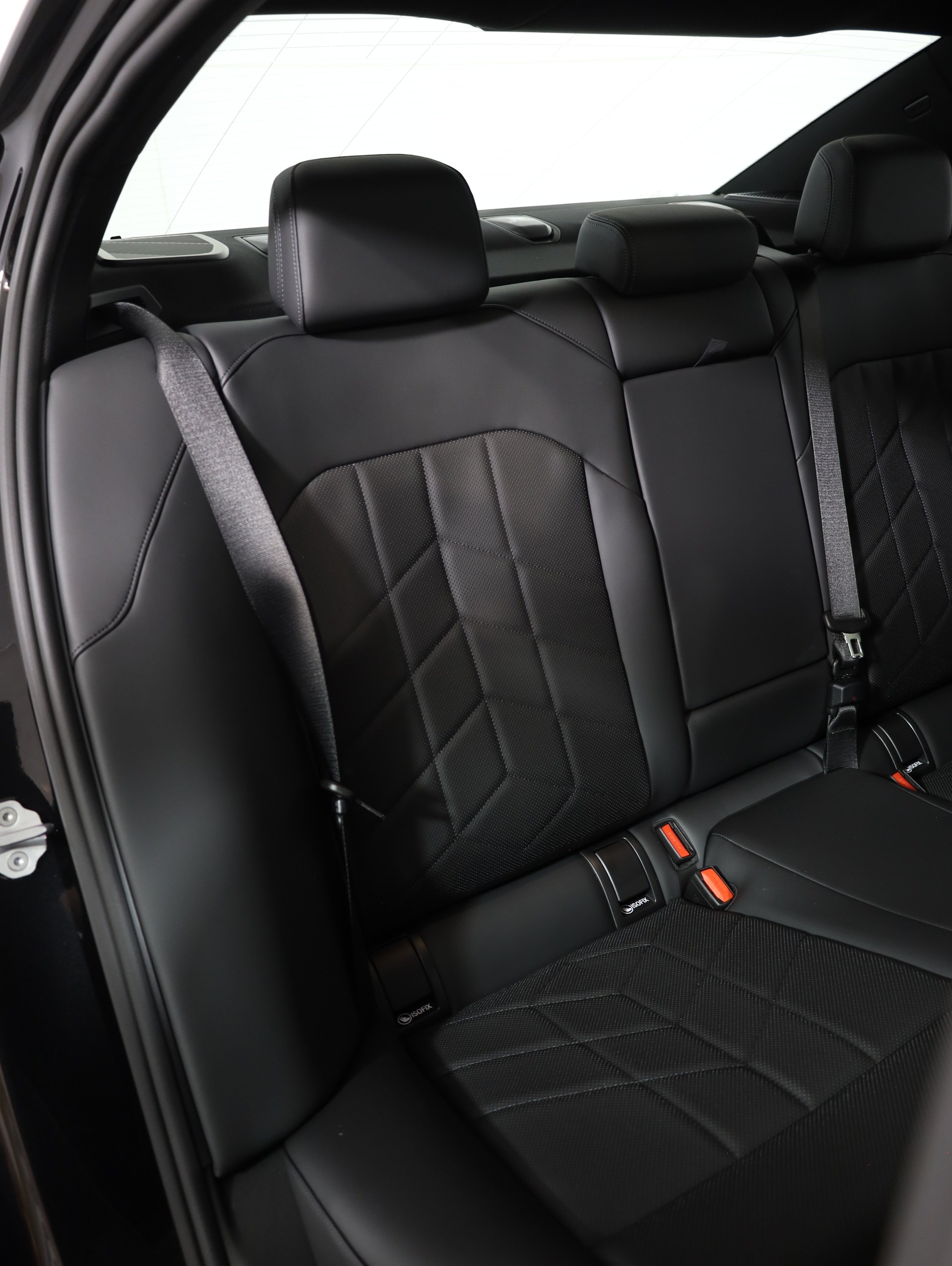 2027 BMW 5 Series 550e - Photo 11