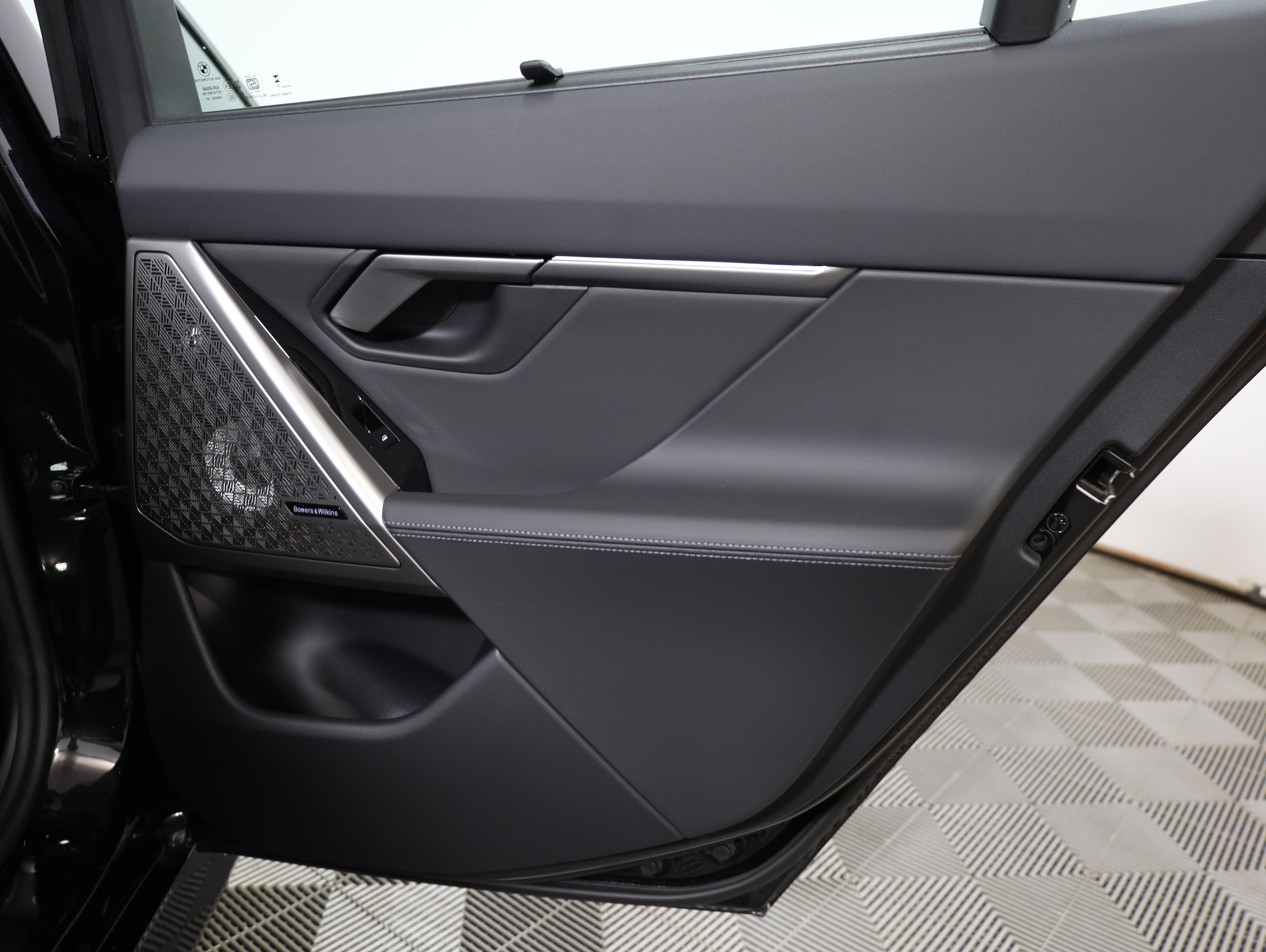 2027 BMW 5 Series 550e - Photo 28