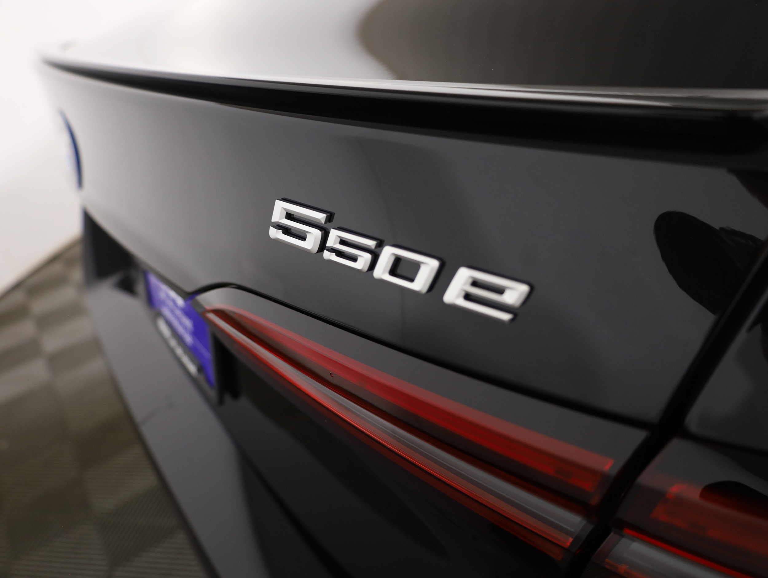 2027 BMW 5 Series 550e - Photo 29