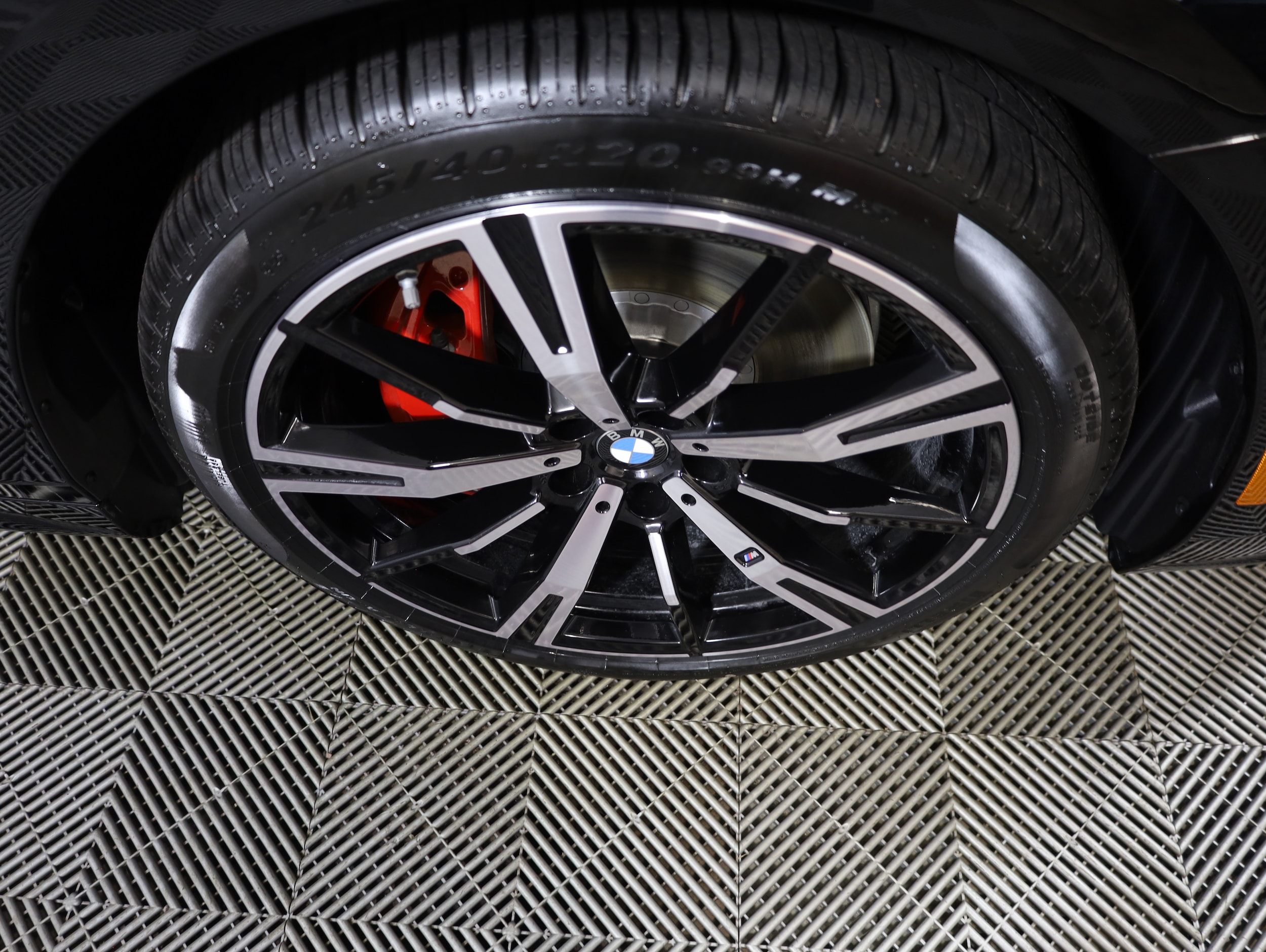 2027 BMW 5 Series 550e - Photo 32