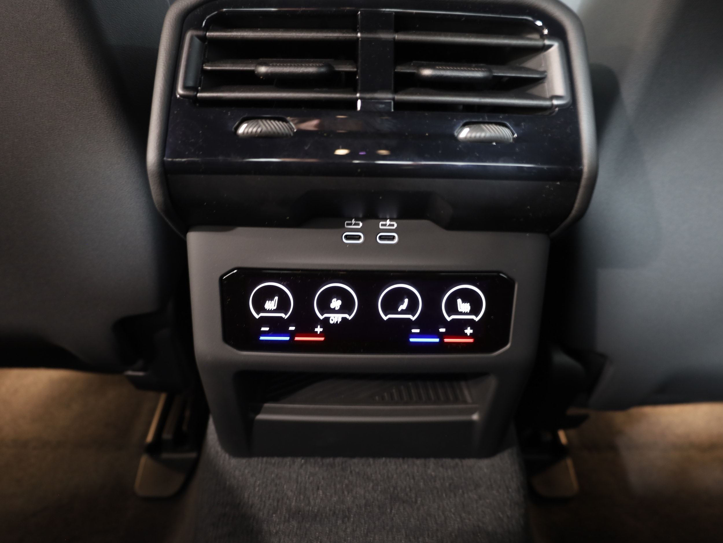 2027 BMW 5 Series 550e - Photo 16