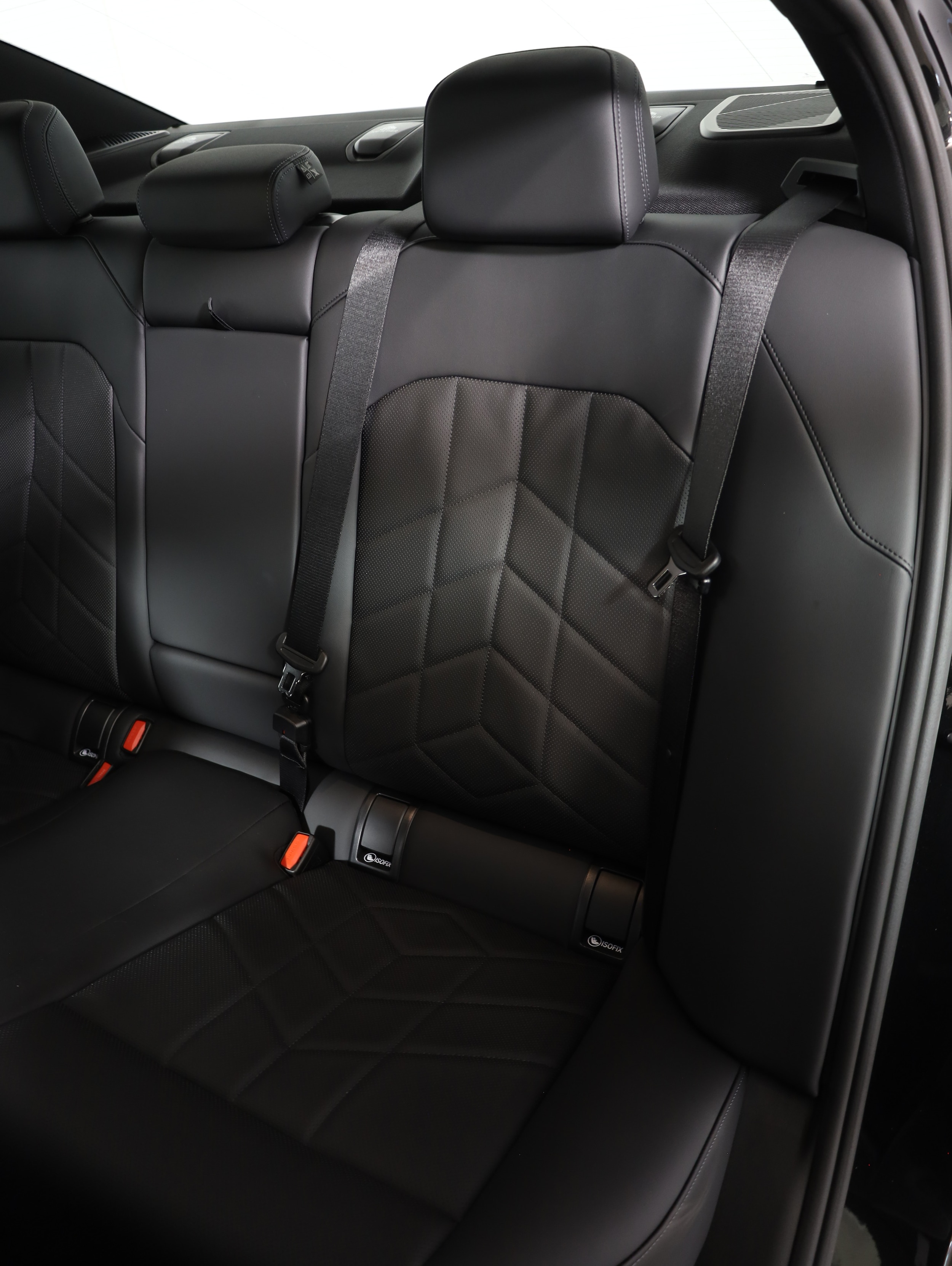 2027 BMW 5 Series 550e - Photo 9