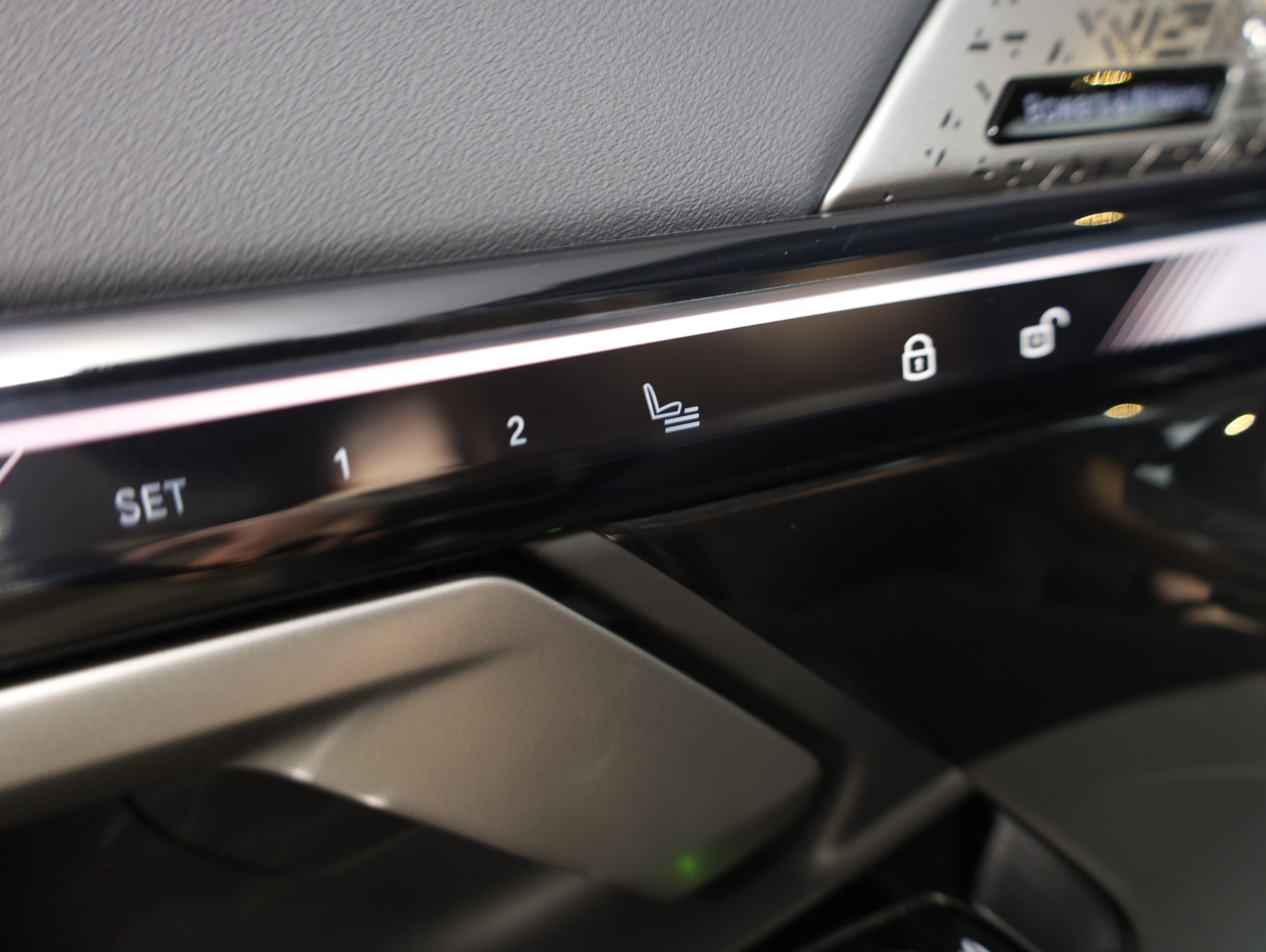 2027 BMW 5 Series 550e - Photo 22