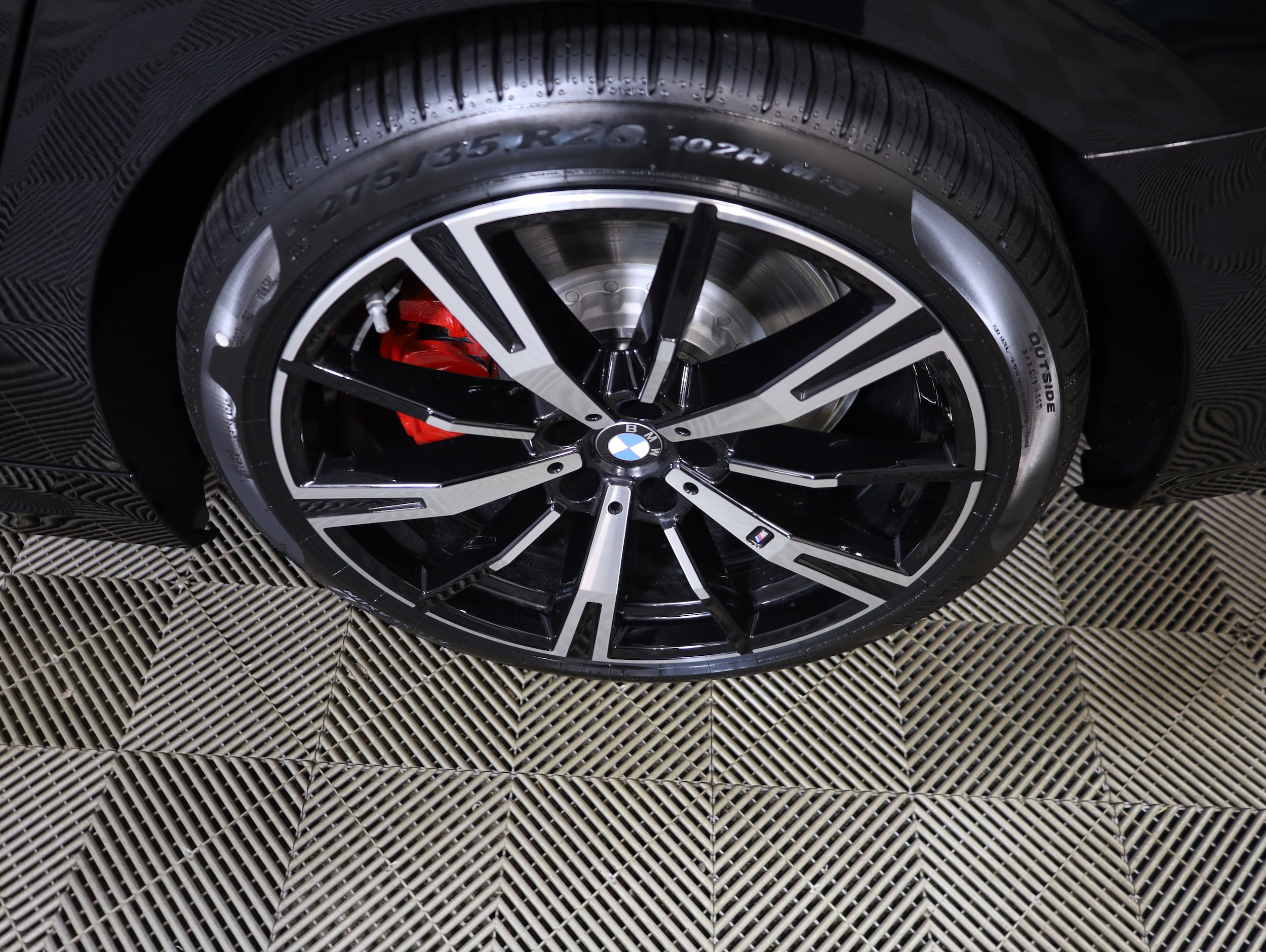 2027 BMW 5 Series 550e - Photo 34