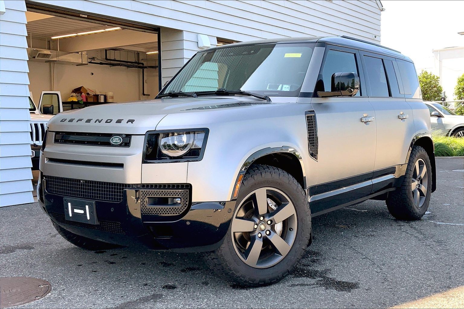 2025 Land Rover Defender X-Dynamic SE