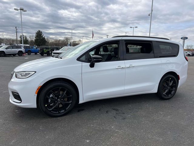 New 2026 Chrysler Pacifica Select Minivan/Van