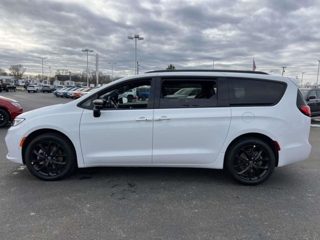 New 2026 Chrysler Pacifica Select Minivan/Van