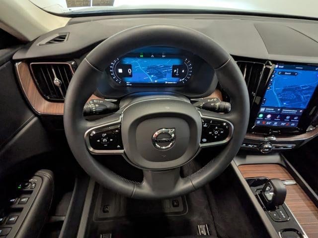 2023 Volvo XC60 Plus - Photo 18