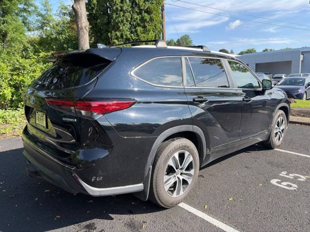 Used 2023 Toyota Highlander Hybrid XLE SUV