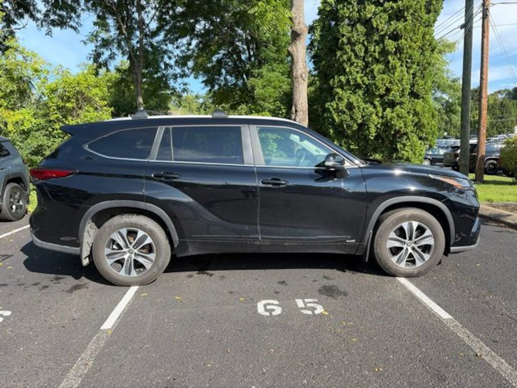 Used 2023 Toyota Highlander Hybrid XLE SUV