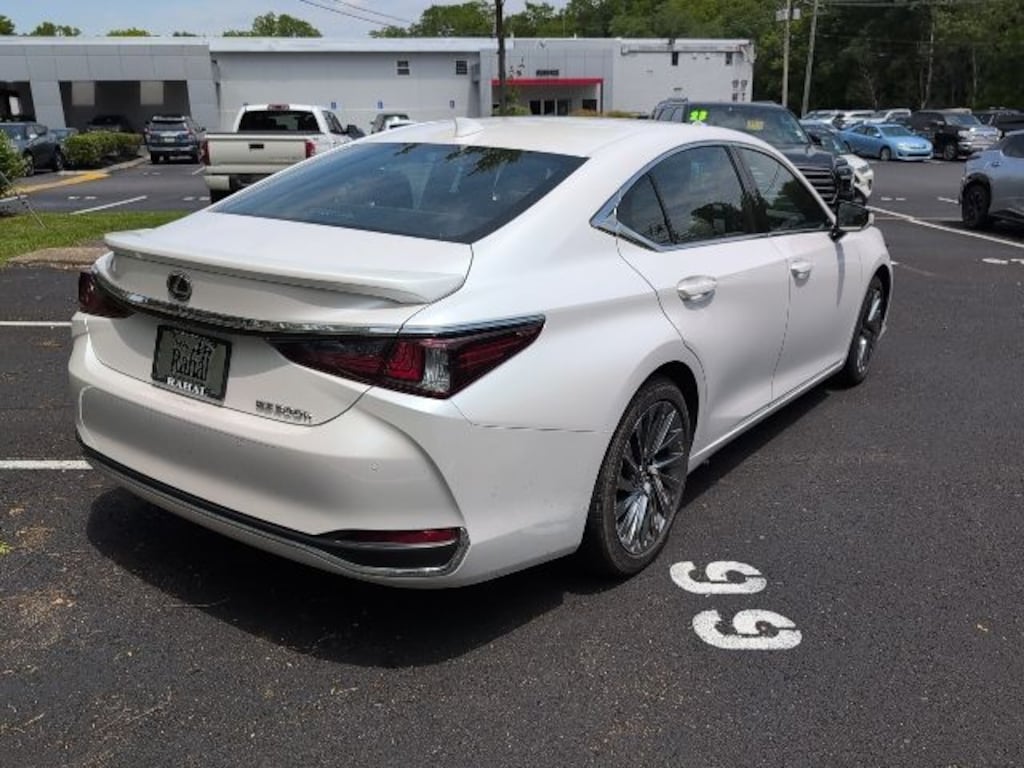 Used 2024 Lexus ES 300h Luxury Sedan