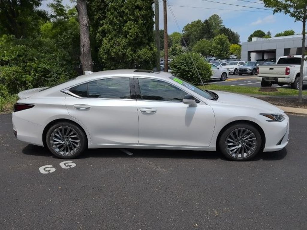 Used 2024 Lexus ES 300h Luxury Sedan