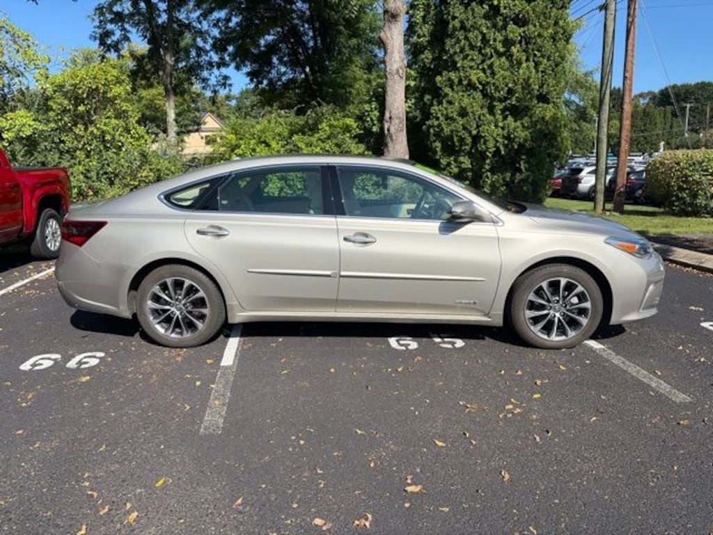 Used 2016 Toyota Avalon Hybrid XLE Premium Sedan