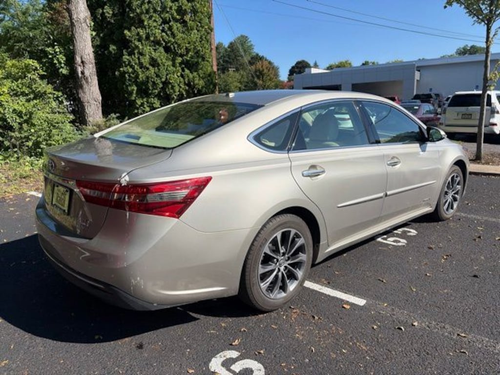Used 2016 Toyota Avalon Hybrid XLE Premium Sedan