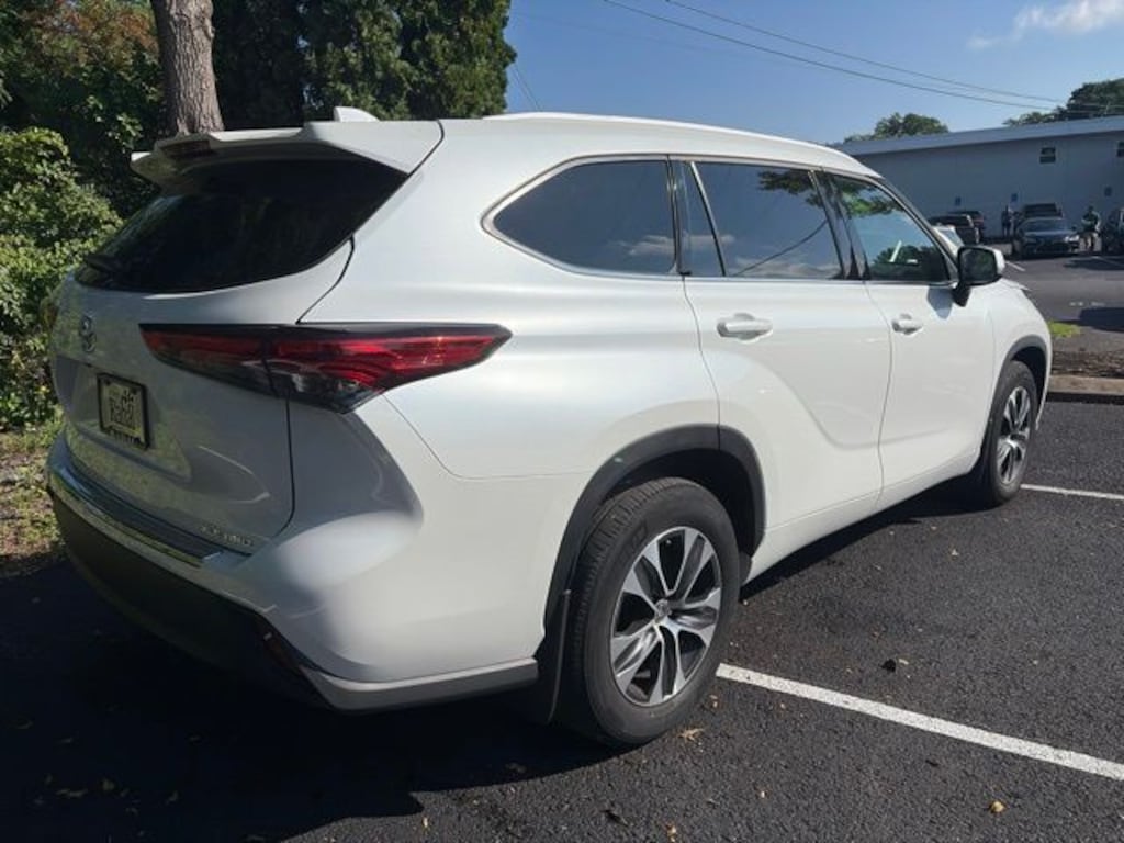 Used 2022 Toyota Highlander XLE SUV