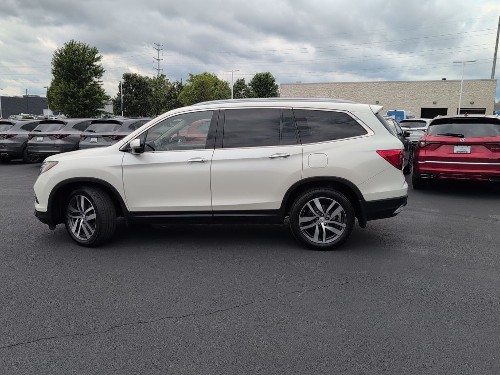 Used 2017 Honda Pilot Touring with VIN 5FNYF6H98HB079471 for sale in Peoria, IL
