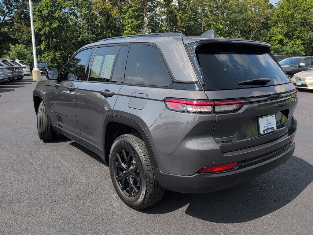 Used 2025 Jeep Grand Cherokee Laredo SUV