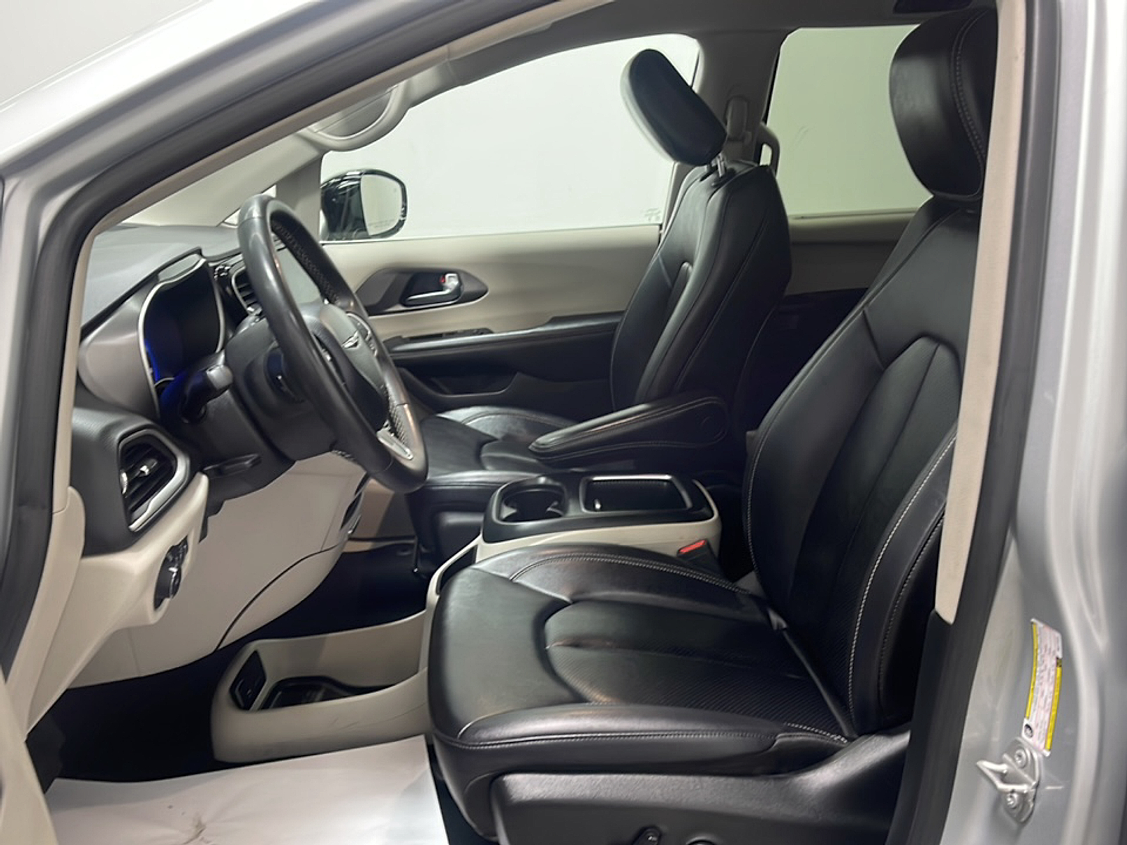 Used 2024 Chrysler Pacifica Touring L