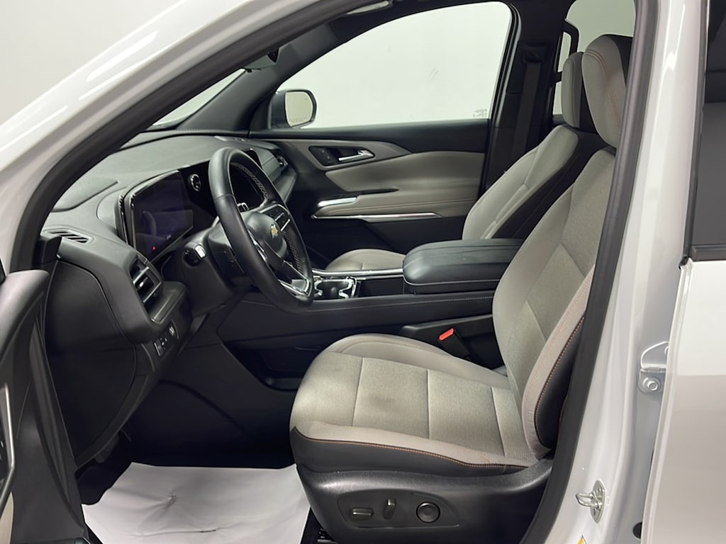 Used 2026 Chevrolet Traverse LT SUV