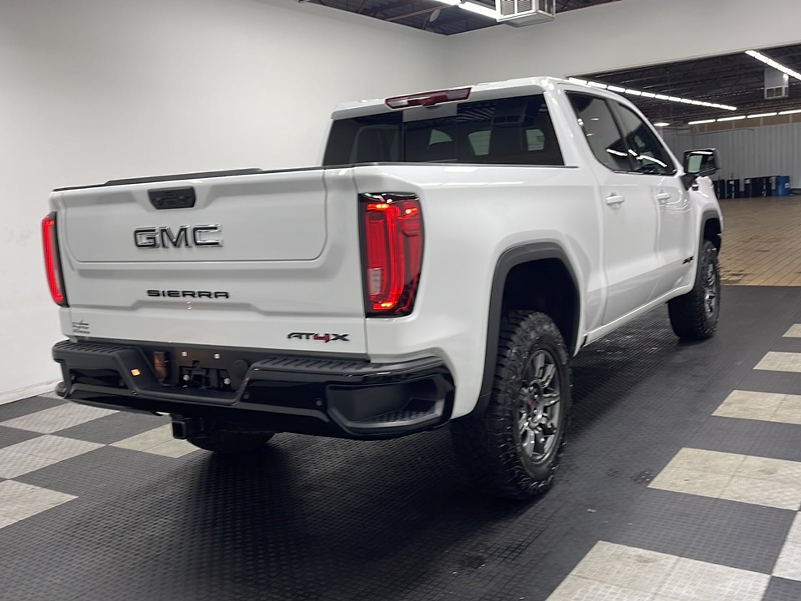 2026 GMC Sierra 1500 AT4X - Photo 19