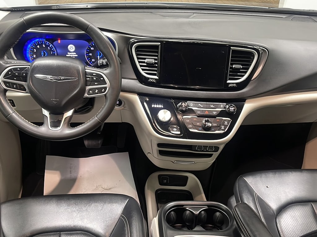 Used 2024 Chrysler Pacifica Touring L