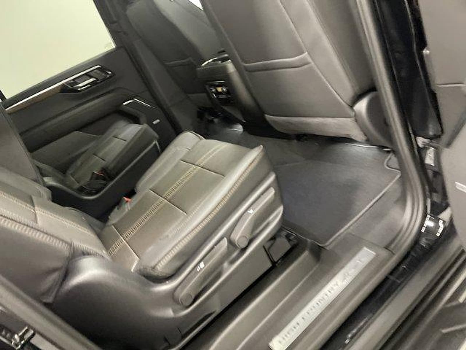 2026 Chevrolet Suburban High Country - Photo 16