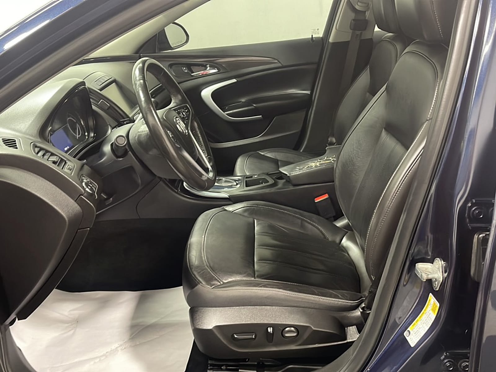 Used 2017 Buick Regal Premium 2 with VIN 2G4GR5GX9H9106769 for sale in Seymour, IN