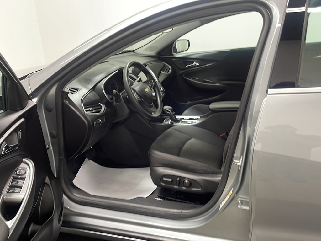 Used 2025 Chevrolet Malibu 1LT Sedan
