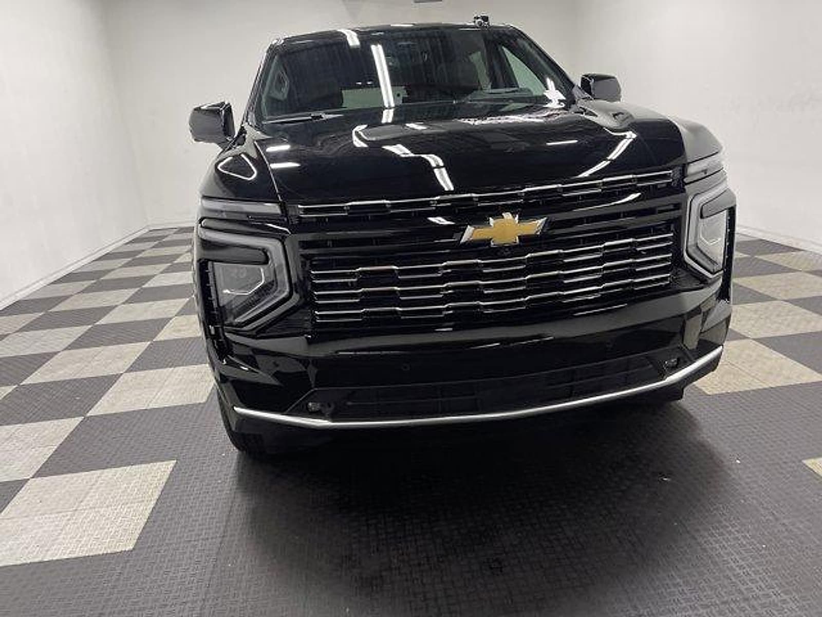 2026 Chevrolet Suburban High Country - Photo 6