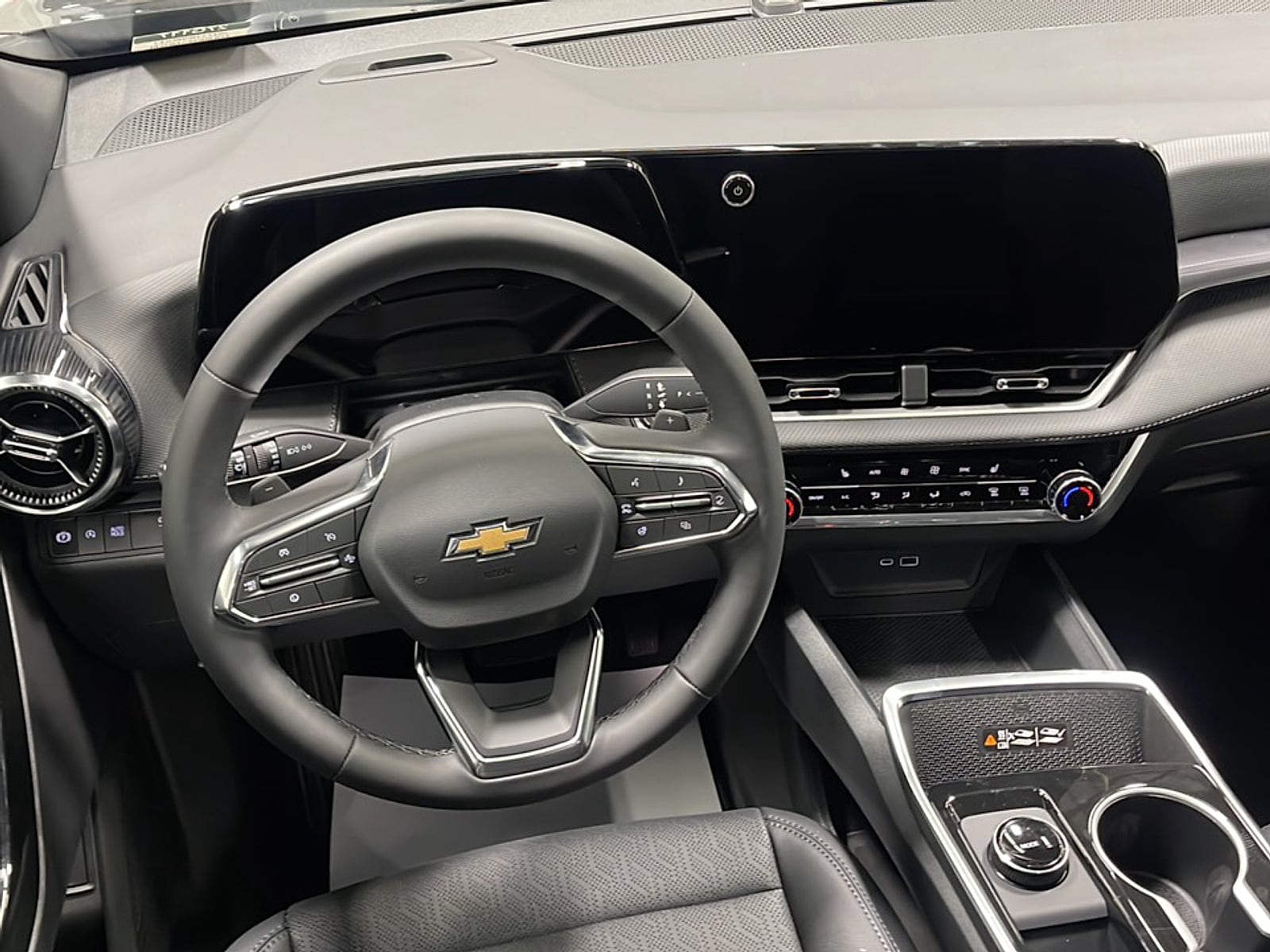 2027 Chevrolet Equinox LT - Photo 3