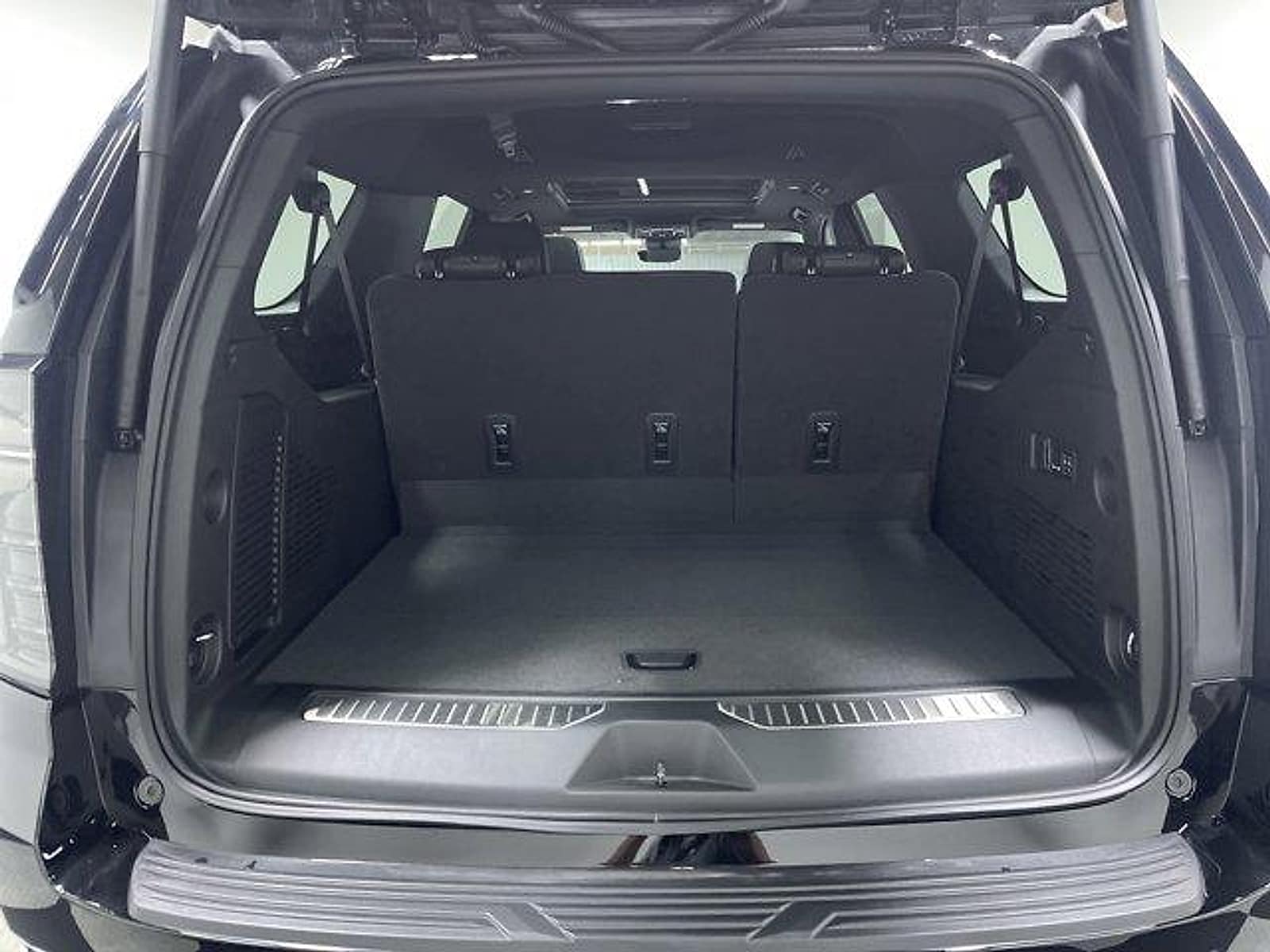 2026 Chevrolet Suburban High Country - Photo 13