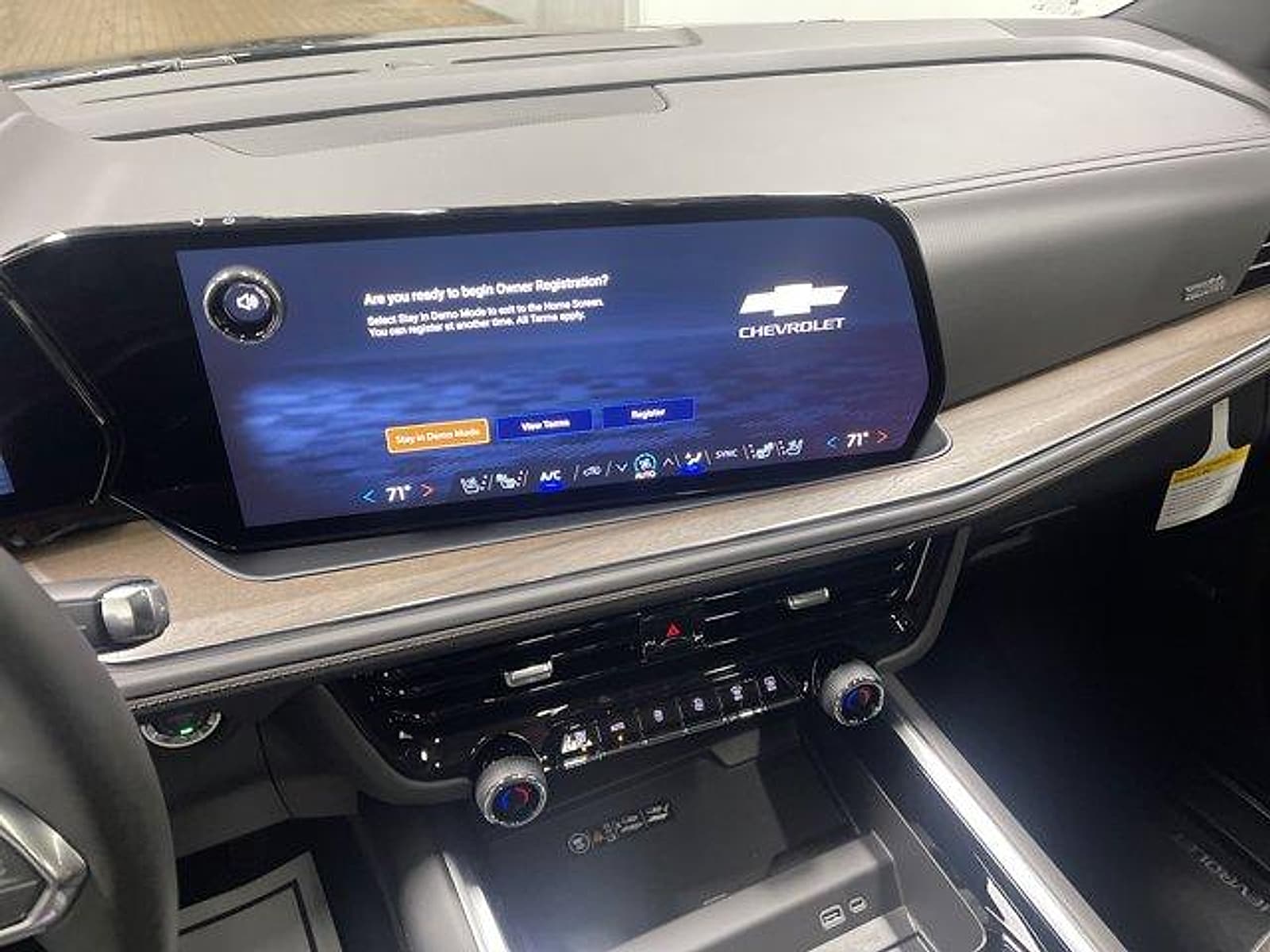 2026 Chevrolet Suburban High Country - Photo 22