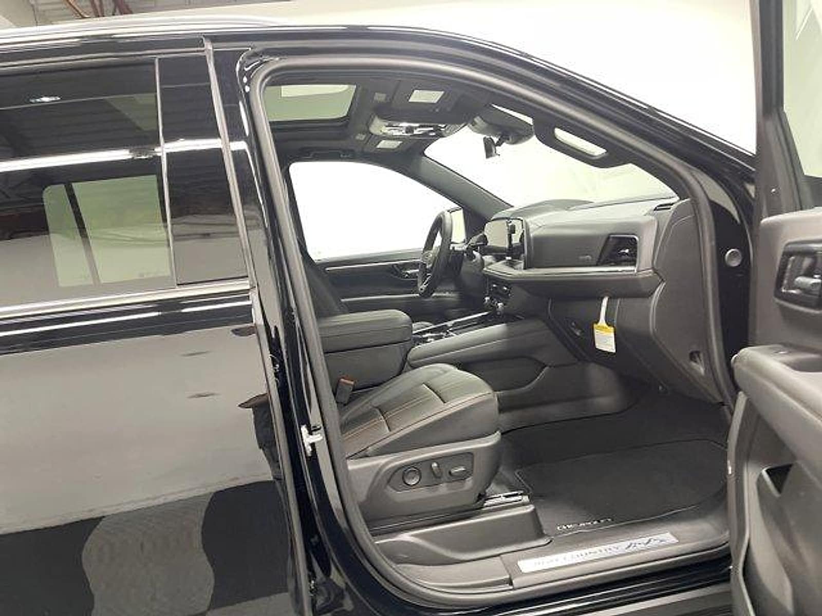 2026 Chevrolet Suburban High Country - Photo 19