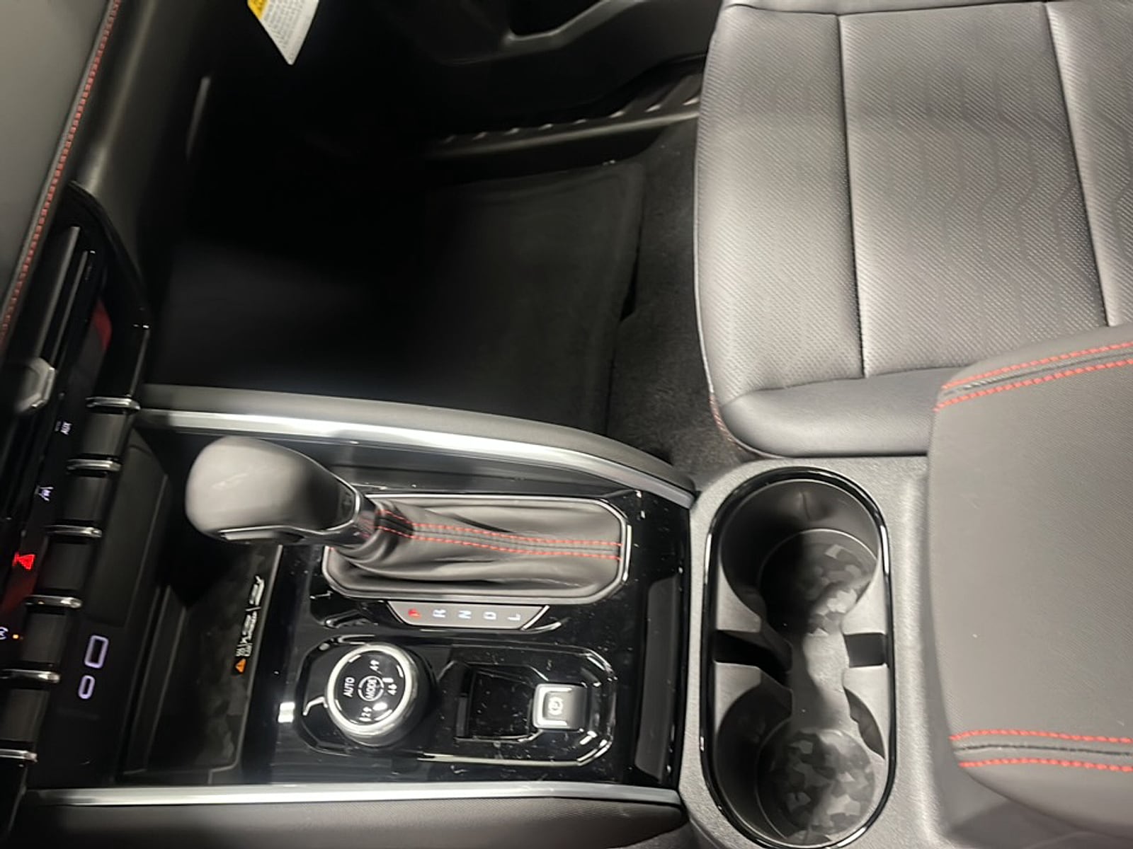 2026 Chevrolet Colorado Z71 - Photo 12