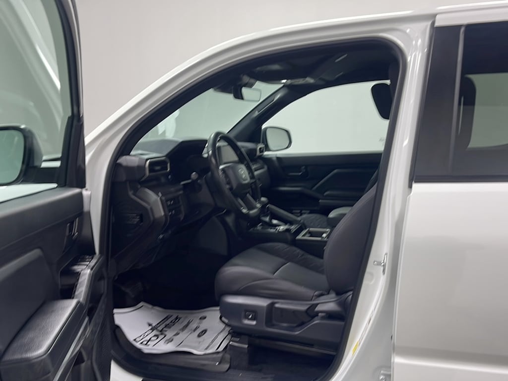 Used 2025 Toyota Tacoma 4WD SR Truck Double Cab