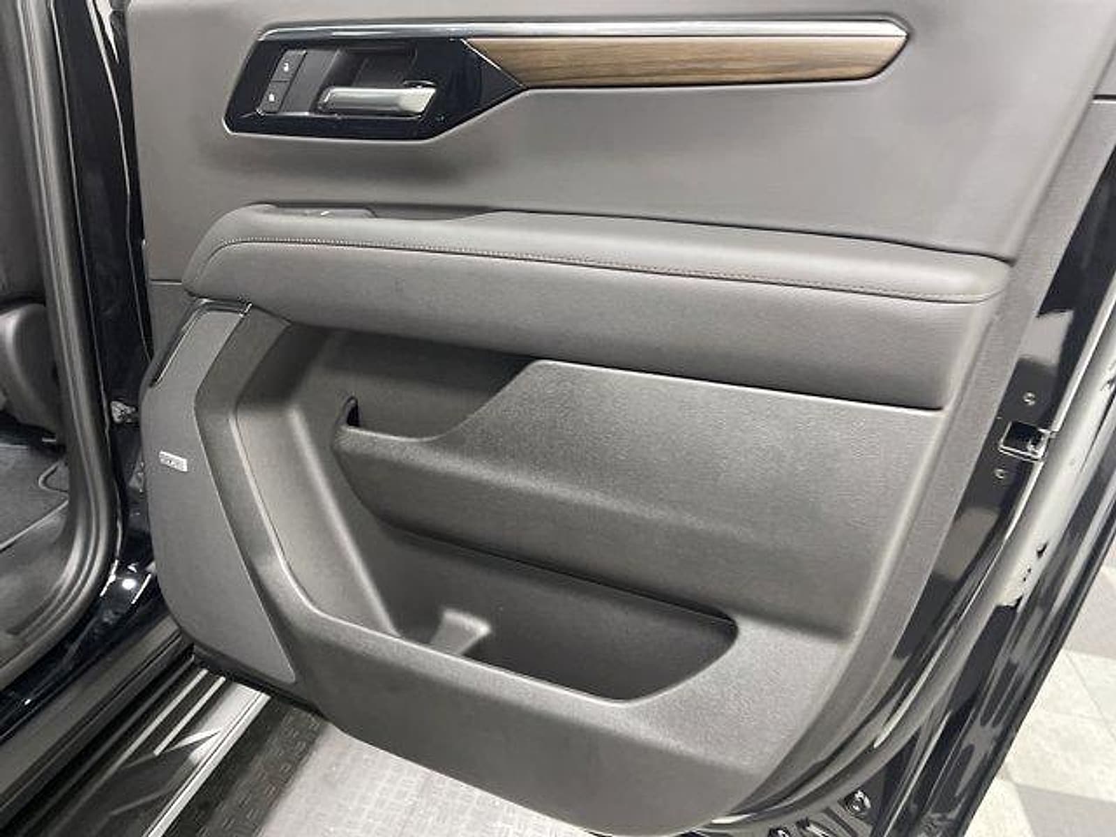 2026 Chevrolet Suburban High Country - Photo 14