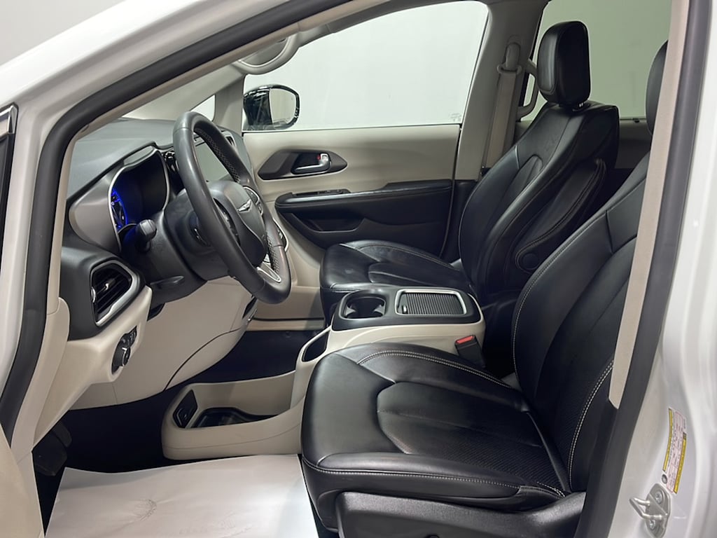 Used 2024 Chrysler Pacifica Touring L Van Passenger Van