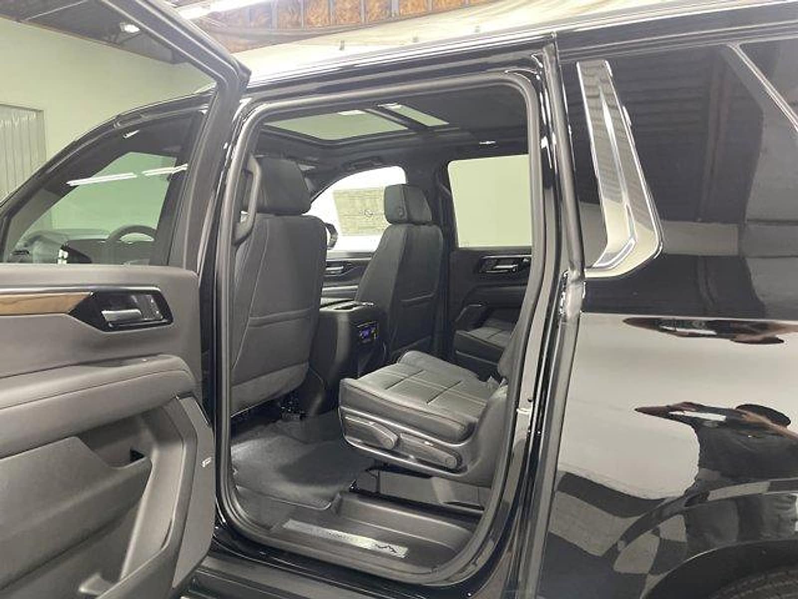 2026 Chevrolet Suburban High Country - Photo 10