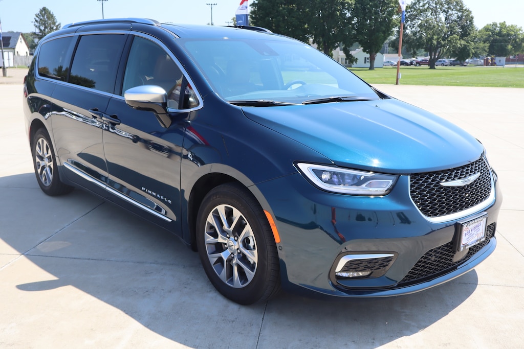 Used 2025 Chrysler Pacifica Plug-In Hybrid Hybrid Pinnacle Van Passenger Van